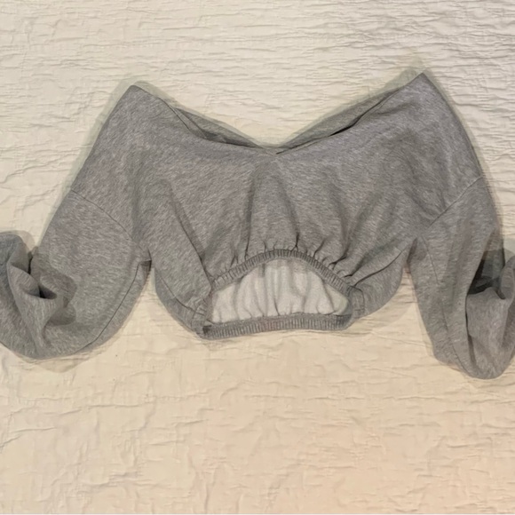 Off the shoulder fashion nova long sleeve crop top 🫧💕 - Picture 2 of 3